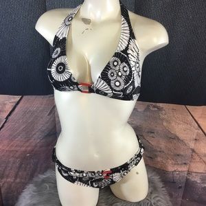 Black & white triangle bikini nwot